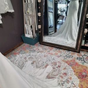 Beautiful Ivory Wedding dress, size 16